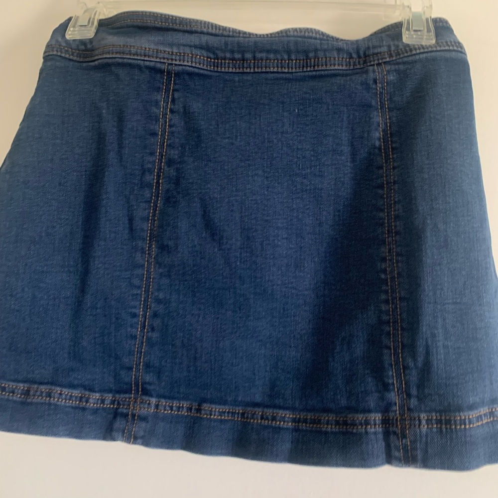 Free People Denim Keep on Rocking Asymmetical Button Up Skirt size 0 - Picture 9 of 10